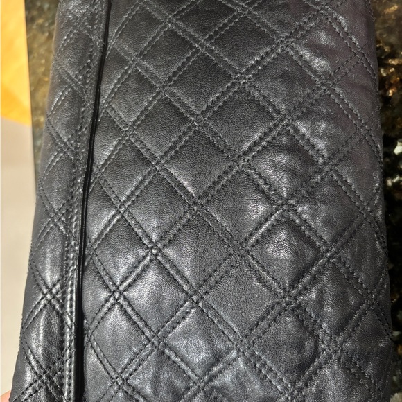 Marc Jacobs Black Quilted Shoulder Bag with Gold Chain - Picture 14 of 16